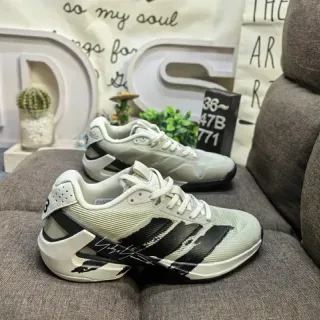 Adidas Beige Black जाली ऊपरी तीन धार साइड पैनल लाइफस्टाइल स्नीकर