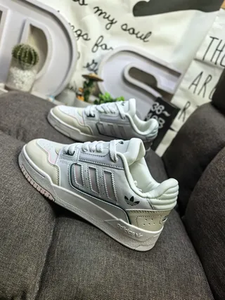 Adidas Beige Gray Low-Top Padded Collar Lifestyle Sneakers 7