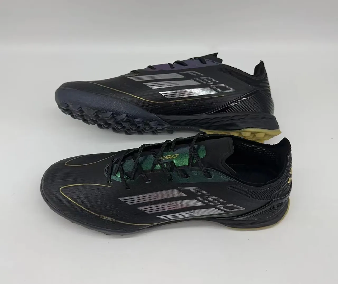 Adidas Chaussures de football turf noir vert à lacets tige basse partie supérieure texturée en matériau synthétique 2