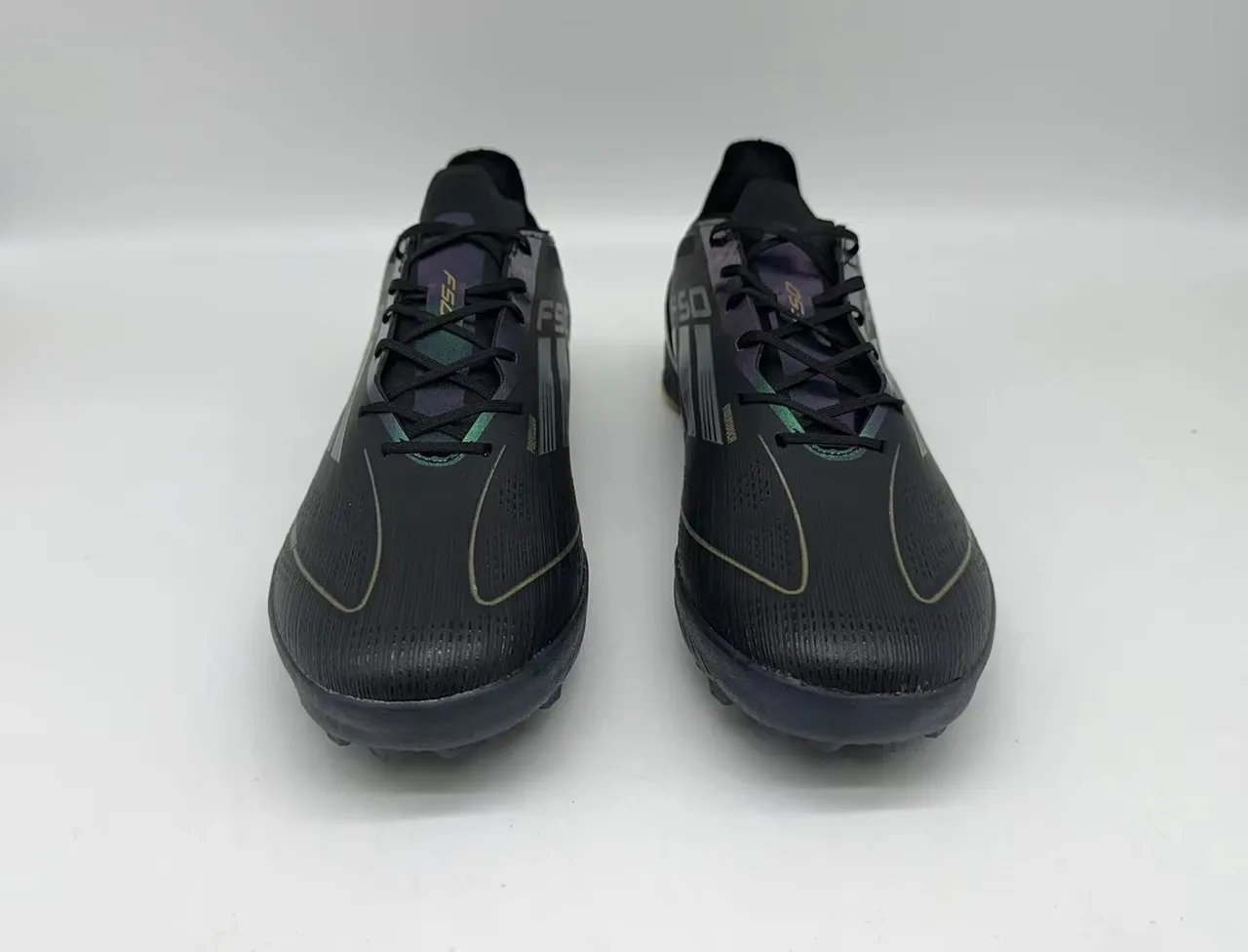 Adidas Chaussures de football turf noir vert à lacets tige basse partie supérieure texturée en matériau synthétique 4