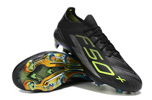 Adidas Zapatos de fútbol con upper sintético negro y verde, neón lima, texto gráfico y superficie de césped artificial 4