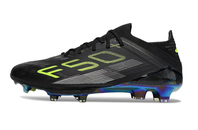 Adidas Zapatos de fútbol con upper sintético negro y verde, neón lima, texto gráfico y superficie de césped artificial 7