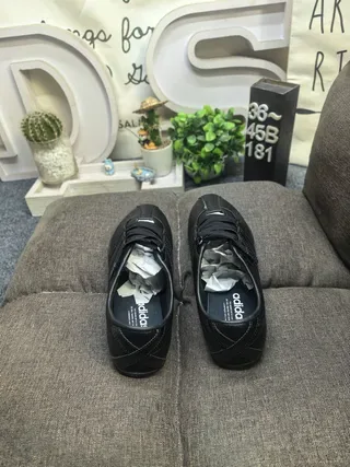 Adidas Chaussures basses en cuir noir à scratch 8