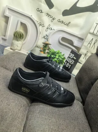 Adidas Chaussures basses en cuir noir à scratch 9
