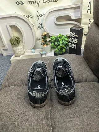 Adidas 黑色银色水晶装饰低帮休闲运动鞋 8