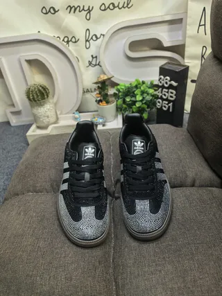 Adidas 黑色银色水晶装饰低帮休闲运动鞋 10