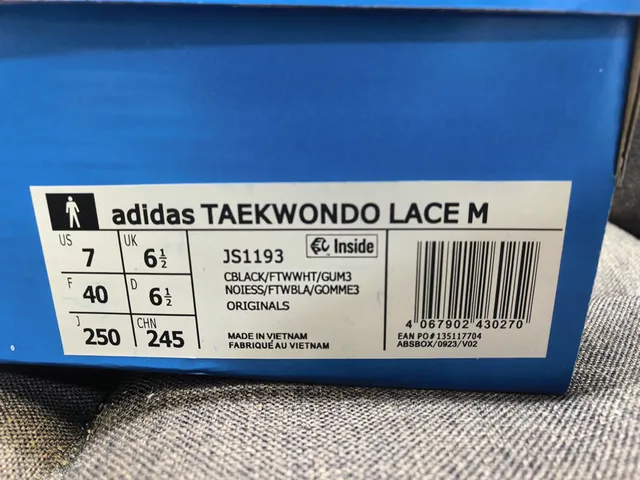 أحذية كرة قدم داخلية Adidas أسود أبيض بدون لاس سلايب أون جلد علوي 2