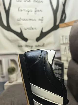 أحذية كرة قدم داخلية Adidas أسود أبيض بدون لاس سلايب أون جلد علوي 3