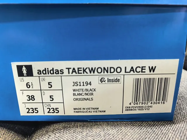 أحذية كرة قدم داخلية Adidas أسود أبيض بدون لاس سلايب أون جلد علوي 12