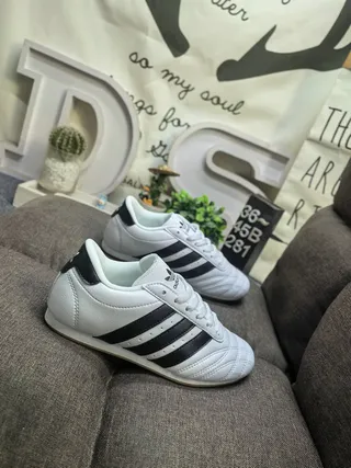 أحذية كرة قدم داخلية Adidas أسود أبيض بدون لاس سلايب أون جلد علوي 19