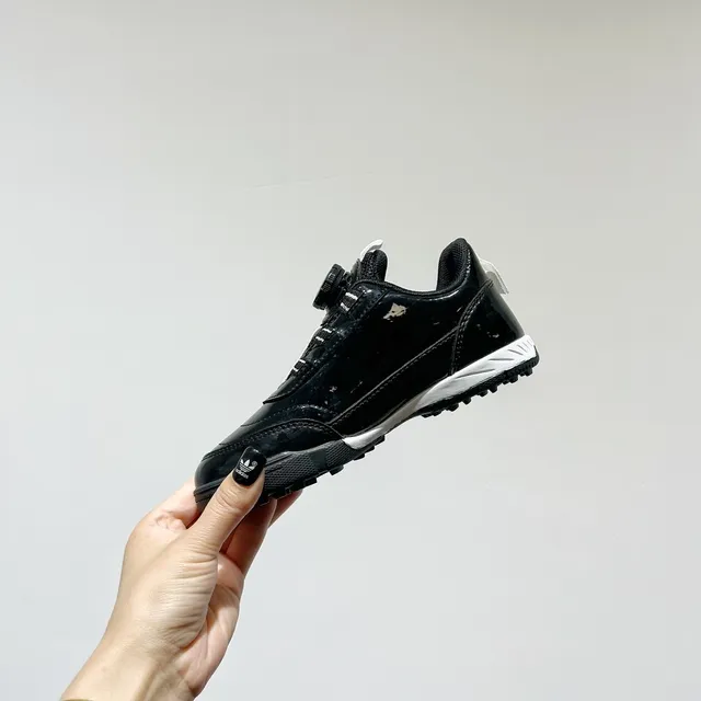 Adidas Noir Blanc Fermeture Rotational Dial Matière Synthétique Patentée Partie Supérieure Chaussures de Football Indoor 10