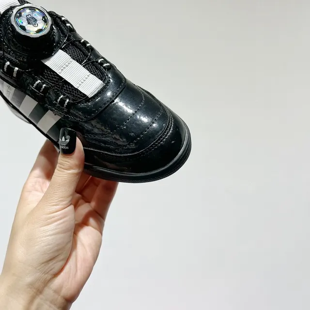 Adidas Noir Blanc Fermeture Rotational Dial Matière Synthétique Patentée Partie Supérieure Chaussures de Football Indoor 12