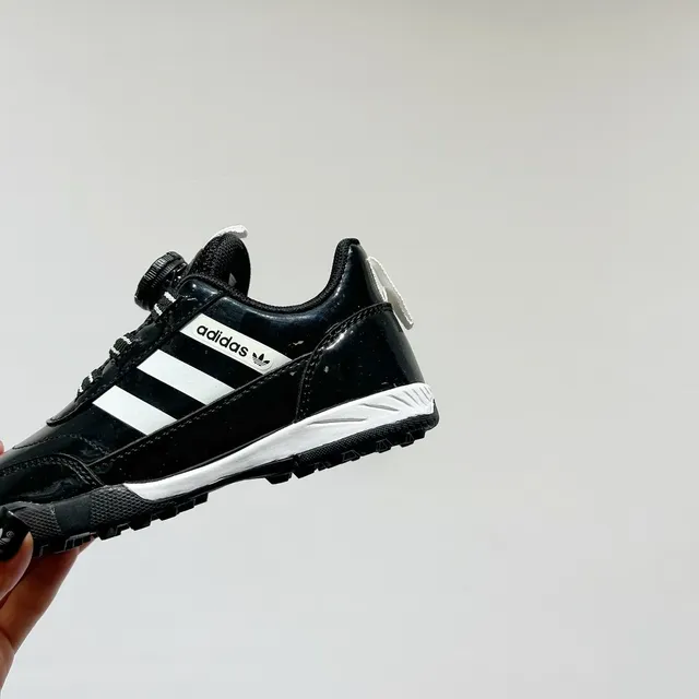 Adidas Noir Blanc Fermeture Rotational Dial Matière Synthétique Patentée Partie Supérieure Chaussures de Football Indoor 15