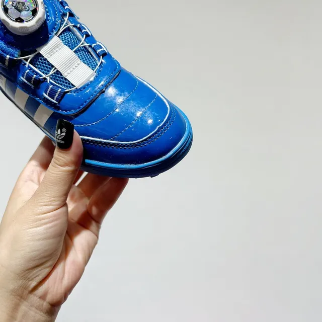 Adidas Noir Blanc Fermeture Rotational Dial Matière Synthétique Patentée Partie Supérieure Chaussures de Football Indoor 23