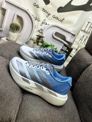 Adidas Bleu Gris Chaussures De Course Avec Upper En Maille Léger Et Semelle Intermédiaire En Mousse Sculptée 7