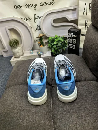 Adidas Bleu Gris Chaussures De Course Avec Upper En Maille Léger Et Semelle Intermédiaire En Mousse Sculptée 8