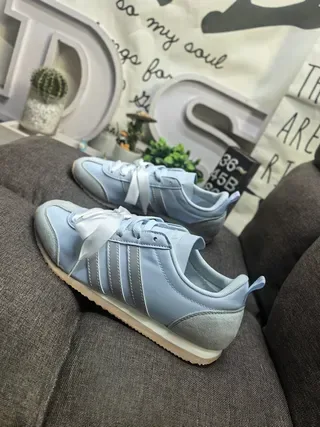 Adidas Blue Silver Retro Runner Silhouette Light Leather-Like Upper Lifestyle Sneakers 7
