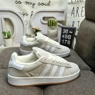 Adidas Campus बेज और सफेद लाइफस्टाइल स्नीकर