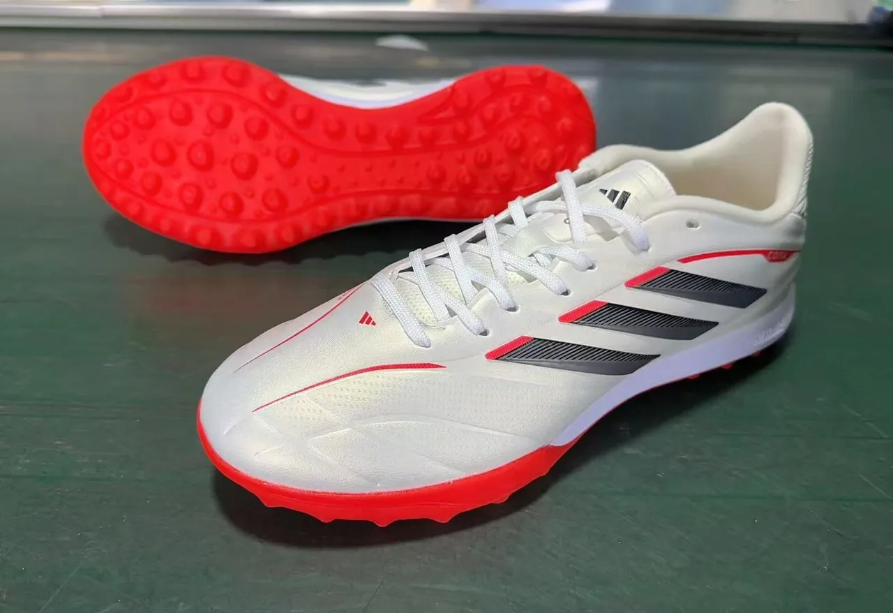 Adidas Copa Beige Red Sapatos de futebol de corte baixo com cadarço tacos de borracha moldados grama artificial 8