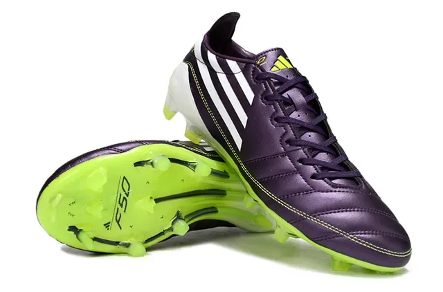 Adidas F50 Chuteiras de futebol couro superior roxo verde metálico vamp acolchoado para terreno firme 4