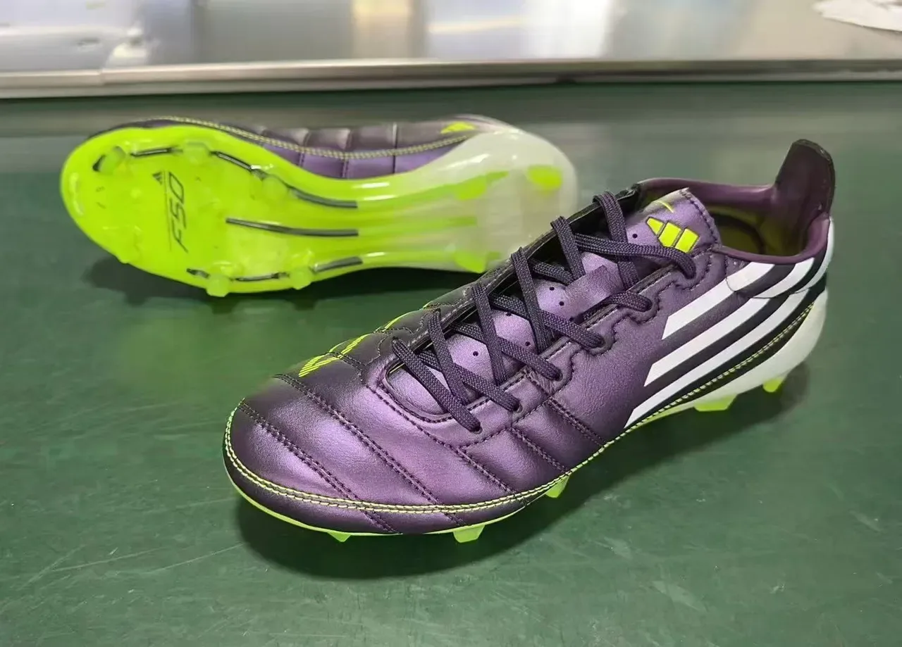 Adidas F50 Chuteiras de futebol couro superior roxo verde metálico vamp acolchoado para terreno firme 8