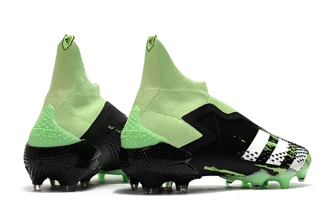 Adidas Chaussures de football Vert Noir avec Upper en Knit de type chaussette, Cage Asymétrique TPU en terrain ferme 14