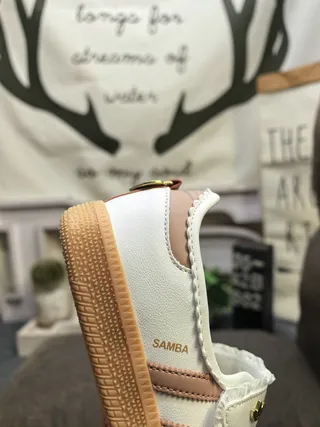 Adidas Mary Jane blanc et marron sans lacets avec ourlet ondulé Mary Jane Shoes 3