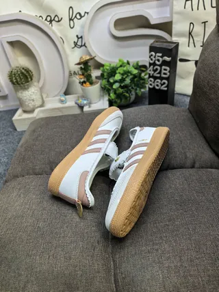 Adidas Mary Jane blanc et marron sans lacets avec ourlet ondulé Mary Jane Shoes 6