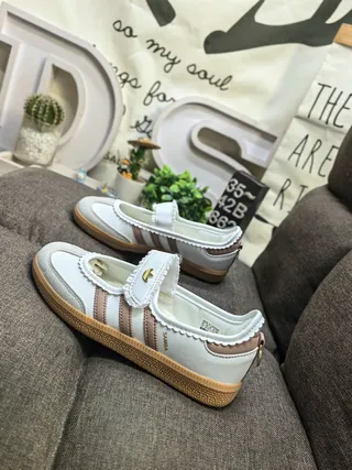 Adidas Mary Jane blanc et marron sans lacets avec ourlet ondulé Mary Jane Shoes 7