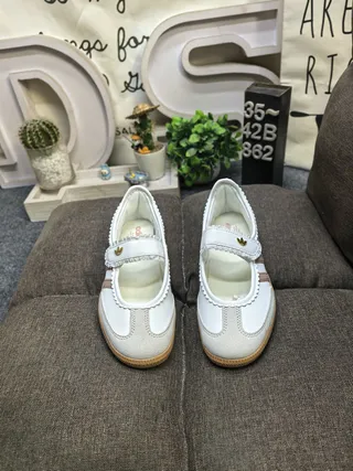 Adidas Mary Jane blanc et marron sans lacets avec ourlet ondulé Mary Jane Shoes 10