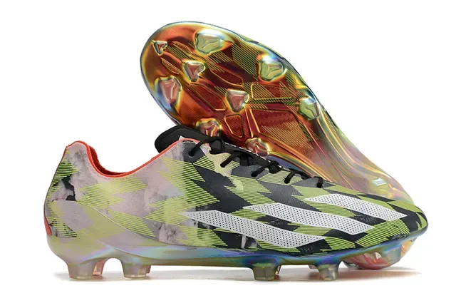 Adidas Chaussures de football multicolores à semelle iridescente holographique et tige camo géométrique pour firm ground 1