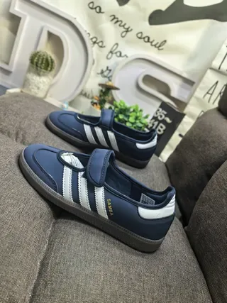 Adidas Navy White Laceless Velcro Strap Three-Stripe Side Panel Lifestyle Sneakers 7