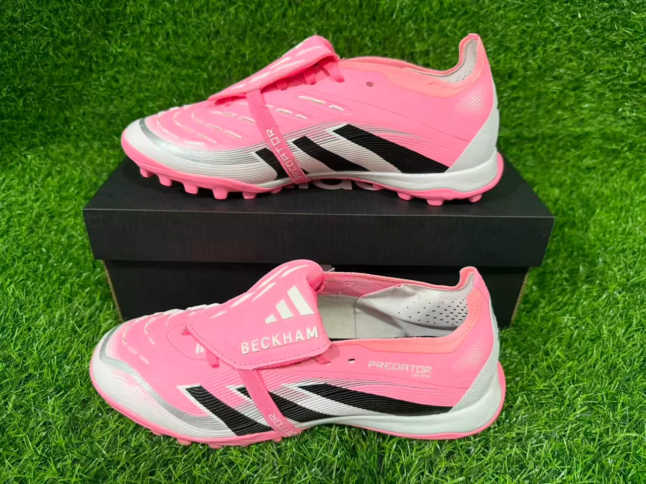 Adidas Predator Zapatos de fútbol turf de bajo corte sin cordones con correa rosa negro 2