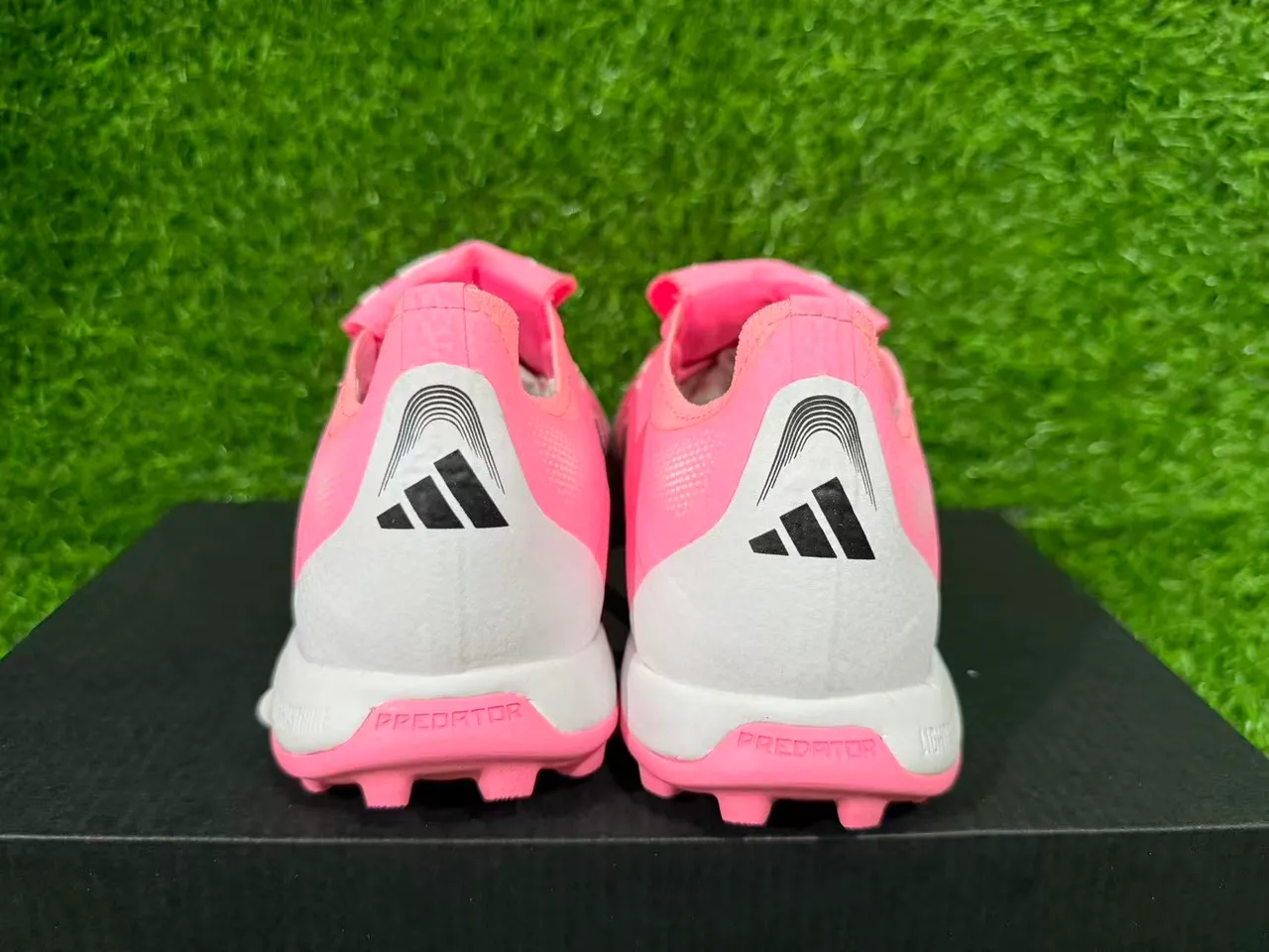 Adidas Predator Zapatos de fútbol turf de bajo corte sin cordones con correa rosa negro 4