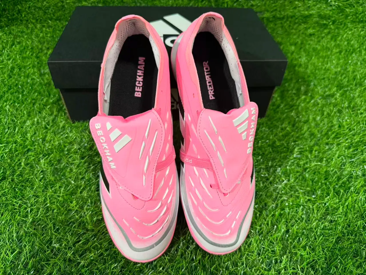 Adidas Predator Zapatos de fútbol turf de bajo corte sin cordones con correa rosa negro 5