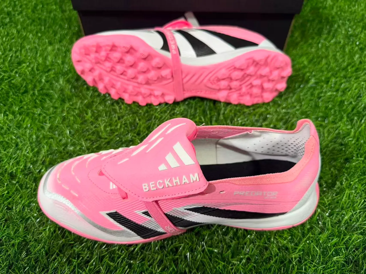 Adidas Predator Zapatos de fútbol turf de bajo corte sin cordones con correa rosa negro 6