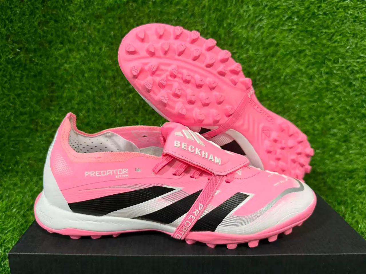 Adidas Predator Zapatos de fútbol turf de bajo corte sin cordones con correa rosa negro 9