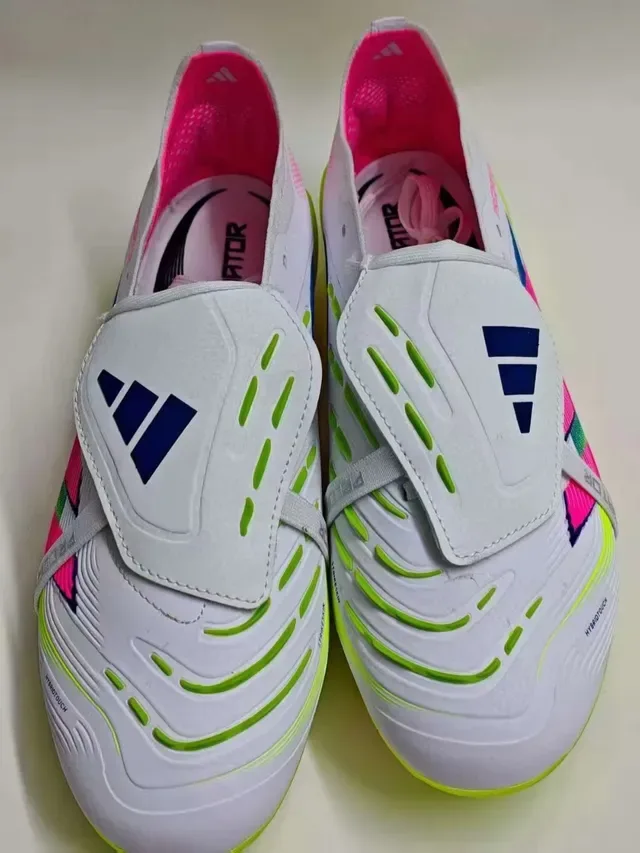 Adidas Predator Sapatos de futebol branco e rosa com fecho assimétrico de cordões e tiras, sola firme 8