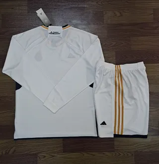 Adidas Real Madrid survêtement à rayures blanches et dorées 2