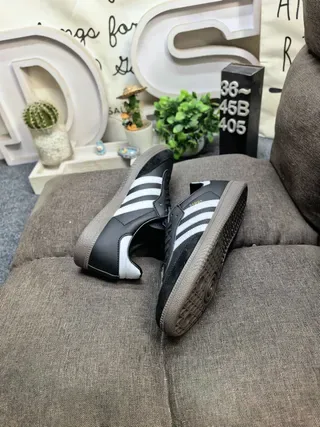 Adidas Samba Chaussures Lifestyle Noires et Blanches 6