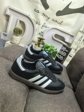 Adidas Samba Chaussures Lifestyle Noires et Blanches 9