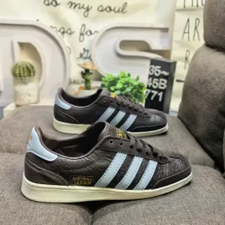 Adidas Samba OG भूरी और हल्की नीली लाइफस्टाइल स्नीकर्स
