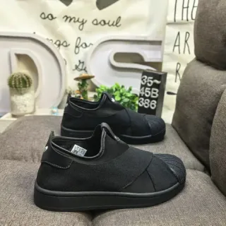 Adidas Samba स्लिप-ऑन काला लाइफस्टाइल स्नीकर्स