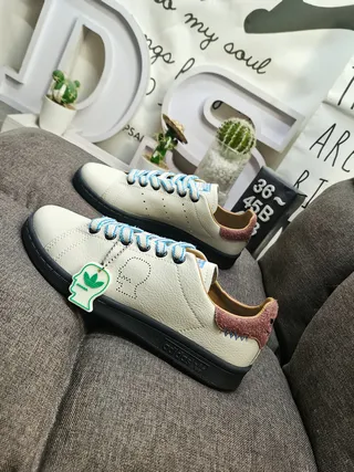 Adidas Stan Smith Beige Blue Low-Top Perforated Toe Lifestyle Sneakers 7