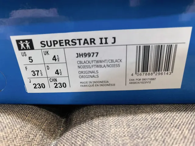 Adidas Superstar Black White Snowflake Print Lifestyle Sneakers 2