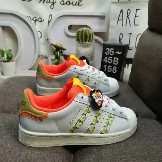 Adidas Superstar भूरा नारंगी फूल प्रिंट लाइफस्टाइल स्नीकर्स