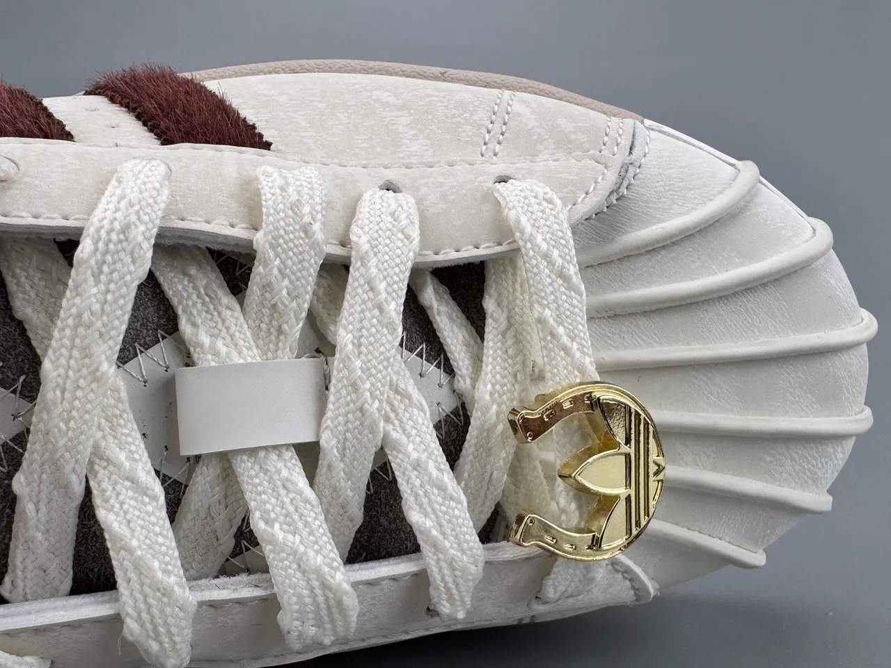 Adidas Superstar Off-White e Burdeos Tênis Lifestyle 2