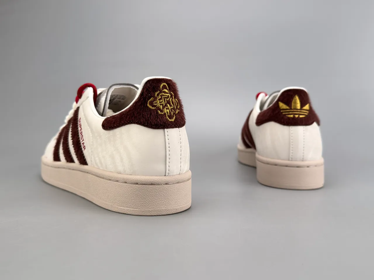 Adidas Superstar Off-White e Burdeos Tênis Lifestyle 6