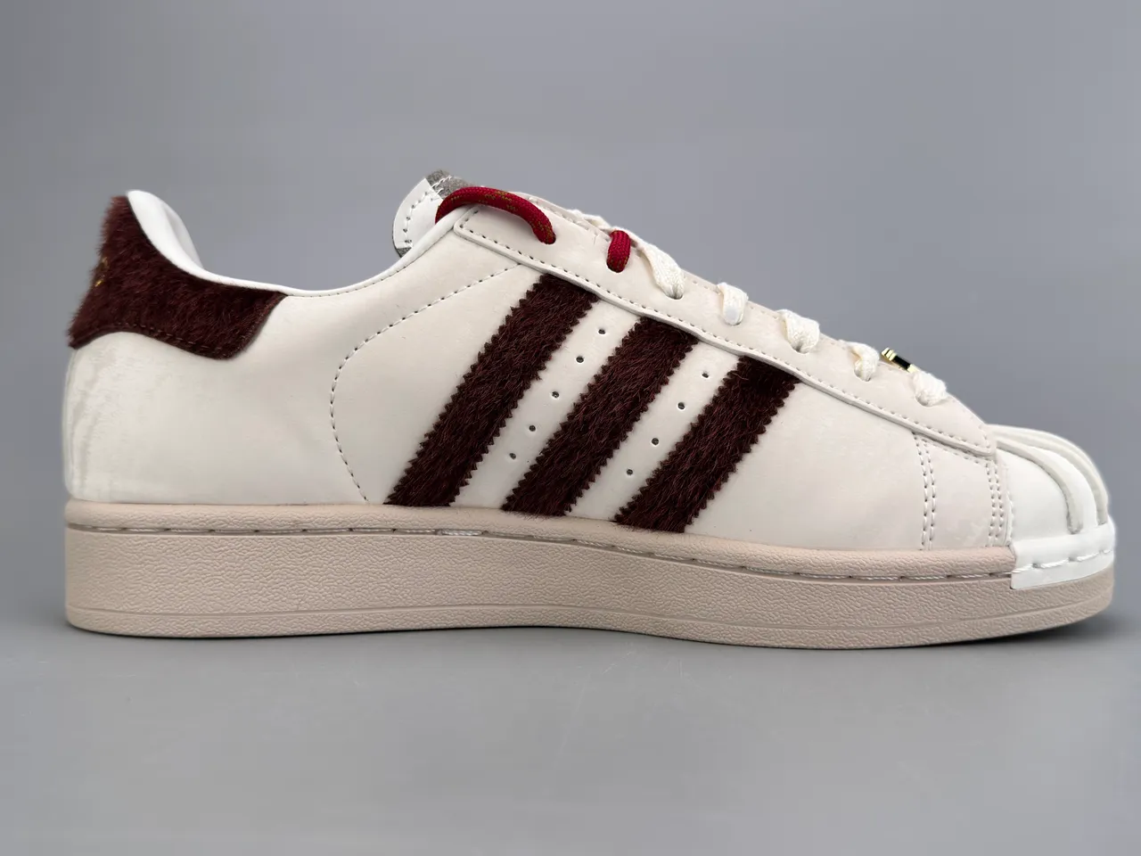 Adidas Superstar Off-White e Burdeos Tênis Lifestyle 10