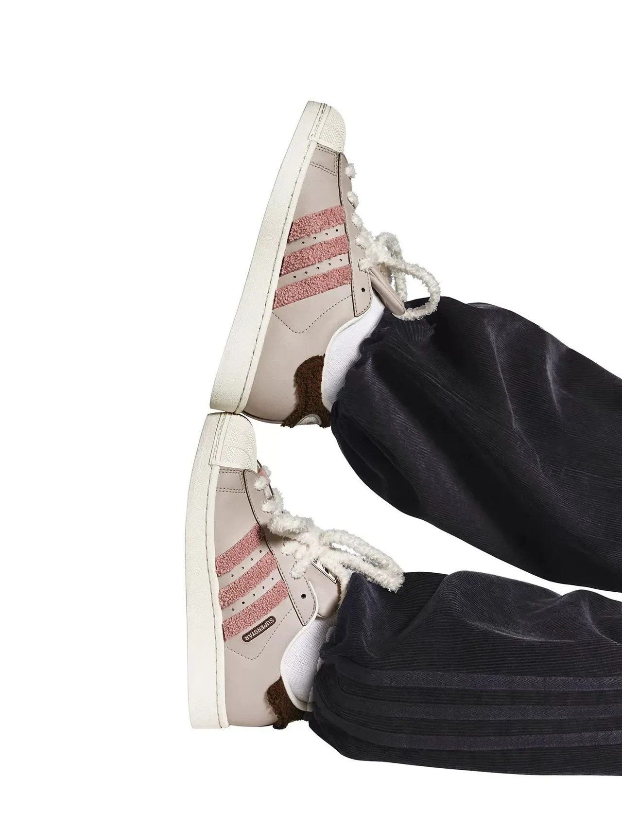 Adidas Superstar पिंक फजी स्ट्राइप लाइफस्टाइल स्नीकर 4